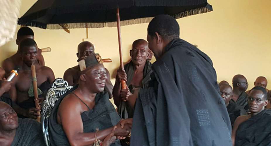 Otumfuo being welcomed by Oseadeeyo Akumfi Ameyaw IV, the Techimanhene