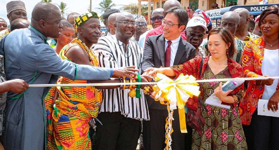 Bawumia commissions 31.2km road at Assin Praso