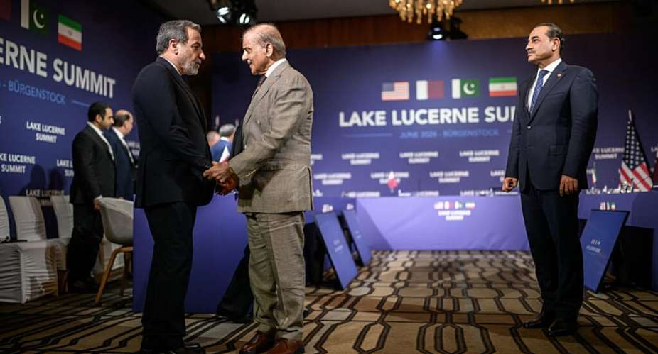 Irans Foreign Minister Abbas Araghchi (L) shakes hands with Pakistans Prime Minister Shehbaz Sharif (C) next to Pakistans Chief of Army Staff Field Marshal Asim Munir (R) prior to a quadrilateral meeting between the United States, Iran, Pakistan and Qatar in Switzerland. -  Fabrice Coffrini, Pool, AFP