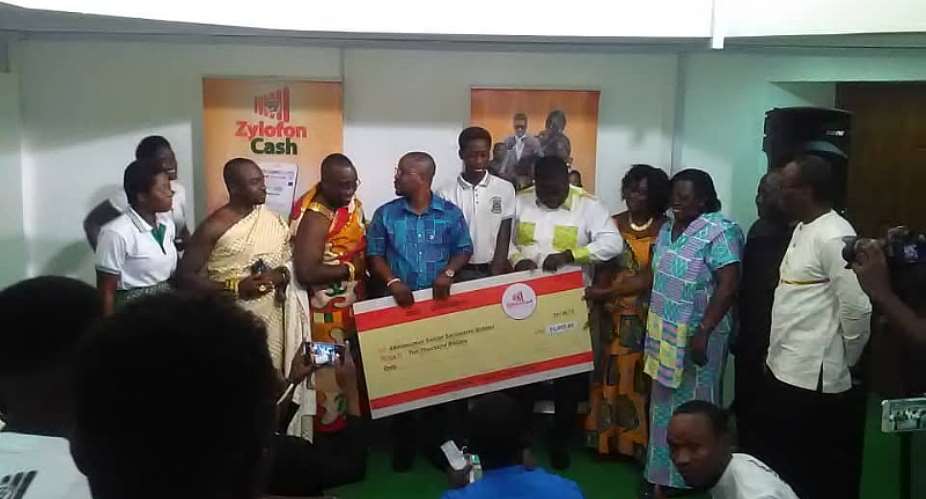 Akwamuman Senior High School Receives 10,000 From Zylofon Cash