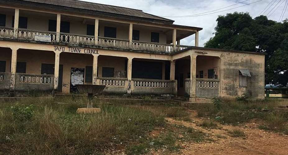 ER: Akyem Tafo District Court Relocates From Collapsing Building As Criminals Take Over