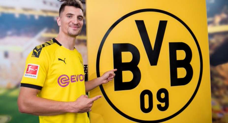 Borussia Dortmund Complete Signing Of Thomas Meunier