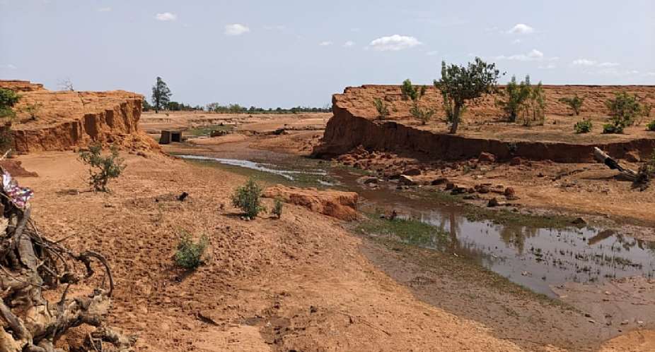 Walewale: Bridge linking Tinguri and Gbani washed away, raises disaster concerns