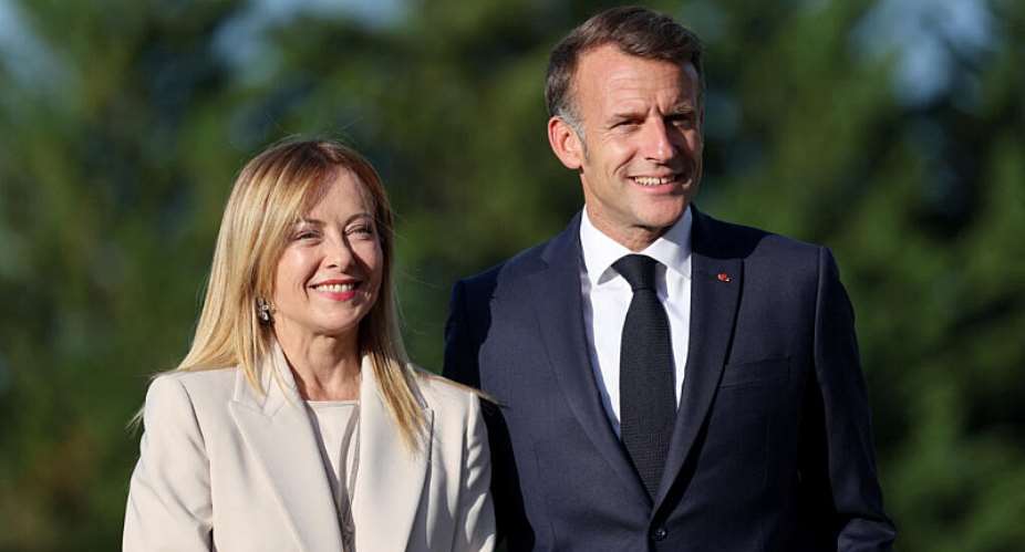 Italys Prime Minister Giorgia Meloni and Frances President Emmanuel Macron pose during the official greeting as part of the G7 summit, in Evian, eastern France, on 15 June 2026. - AFP - LUDOVIC MARIN