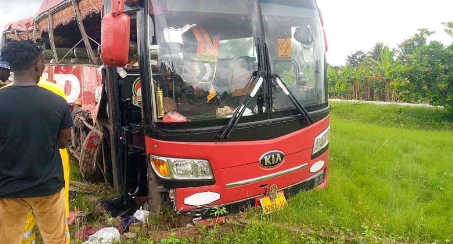 E/R: One Dead, Several Injured In Collision Between VIP Bus And Trailer