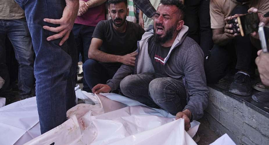A Palestinian man mourns his wife and two children, who were killed in an Israeli strike in Deir al-Balah, Gaza, on 2 May 2025. -  Abdel Kareem Hana / AP