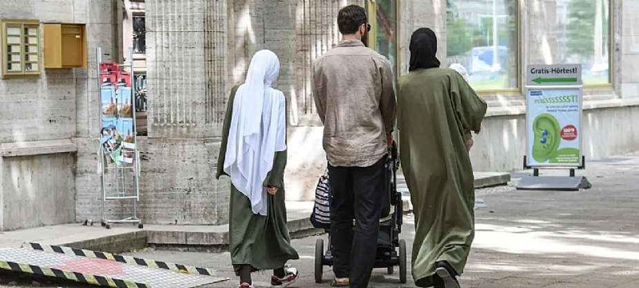 Germany: Family reunification is suspended for two years for refugees with limited protection status