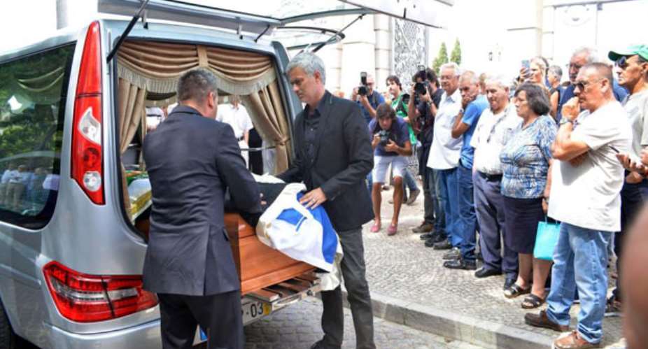 Mourinho Buries Dad
