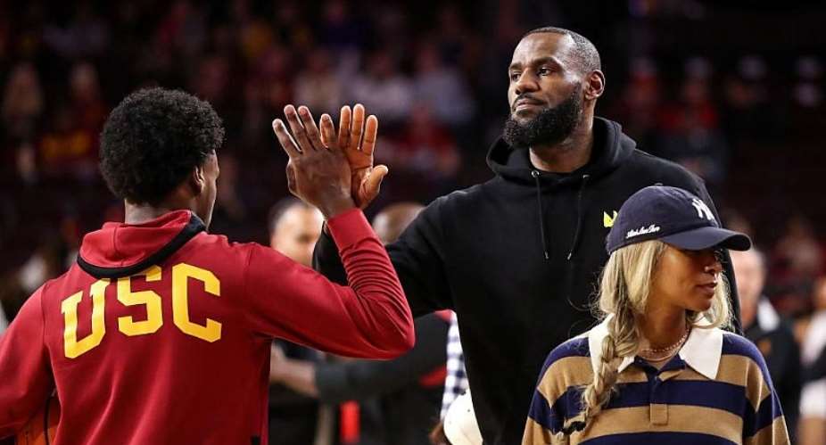GETTY IMAGES

Image caption: LeBron James has been a visible presence at his son's matches for University of Southern California Trojans