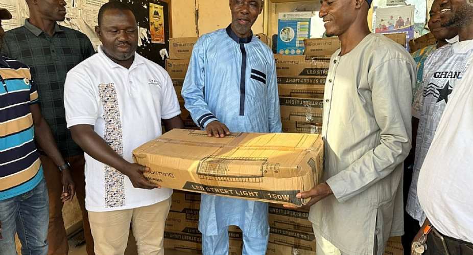 Kumbungu MP Donates 300 Streetlight Bulbs Under OLEC Initiative