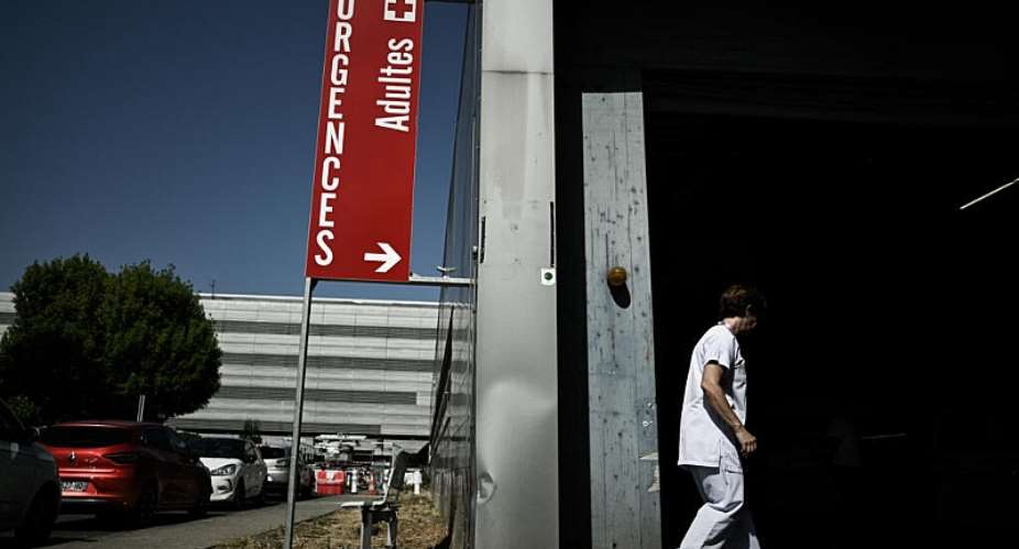A healthcare worker enters the adult emergency department at the Pellegrin University Hospital during a heatwave in Bordeaux, south-western France on 23 June 2026. - AFP - PHILIPPE LOPEZ