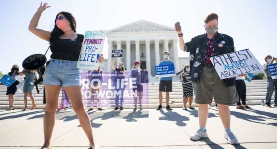 US Top Court Strikes Down Law Limiting Abortions