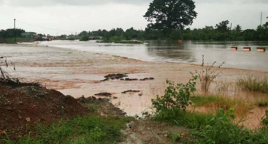 Flooding strands commuters on Winneba Cape Coast Highway