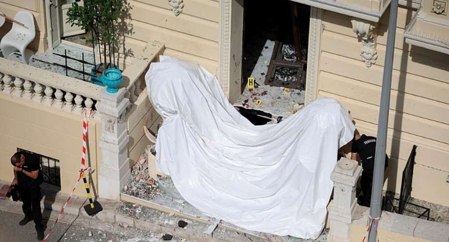 Members of a bomb disposal team work at the entrance of the residential building in Monaco where the explosive device went off on the evening of June 29, 2026. -  Valery Hache, AFP