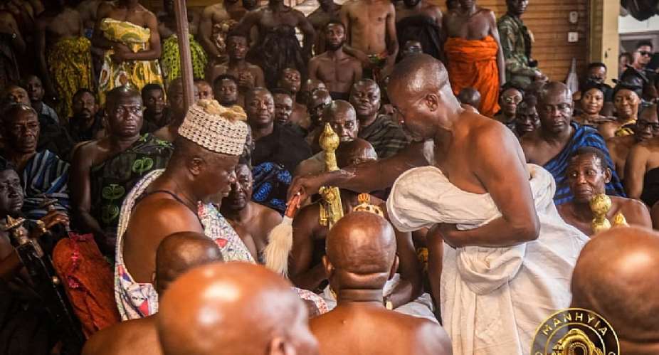 AsanteAgonaParamountChief swears oath of allegiance toAsantehene