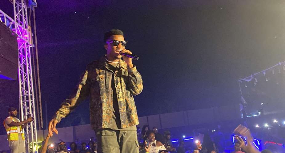 Kofi Kinaata electrifies Agona Swedru with unforgettable performance