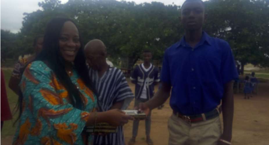 Tain DCE Donates Maths Set To BECE Candidates