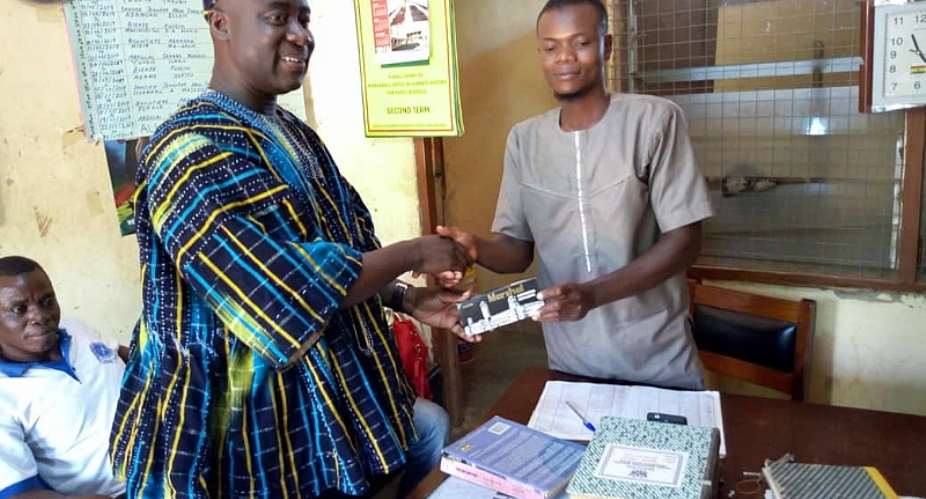 Dr. Godfred Seidu Jasaw Donates To BECE Candidates In Wa East