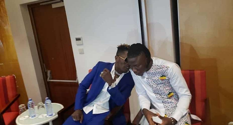 Peace Conference:  Shatta Wale Gives Stonebwoy A Soothing Kiss Video