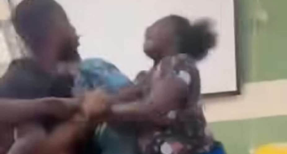 VIDEO: Man assaults nurse at Community 22 Polyclinic after visiting hours ended