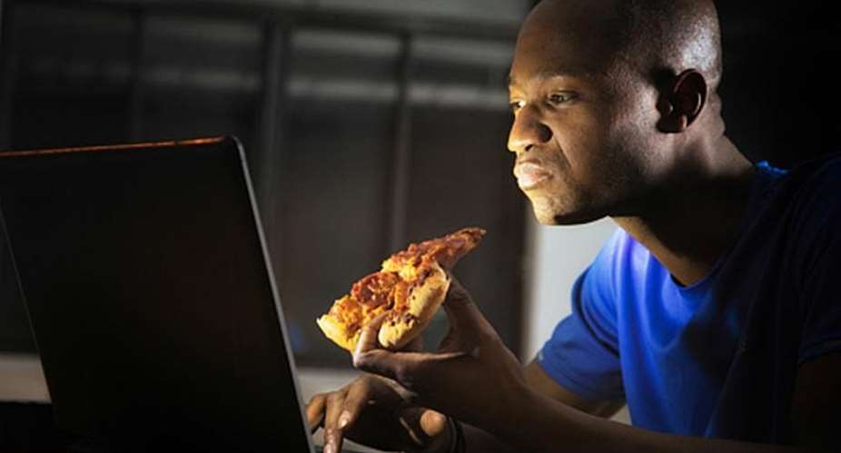 Eating late at night doesn't automatically result in pot belly — Nutritionist