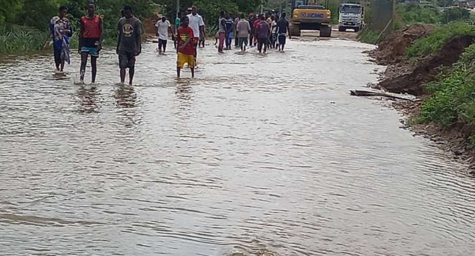C/R: River Ayensu floods displace over 2000 people at Gomoa Adwawukwa, other communities