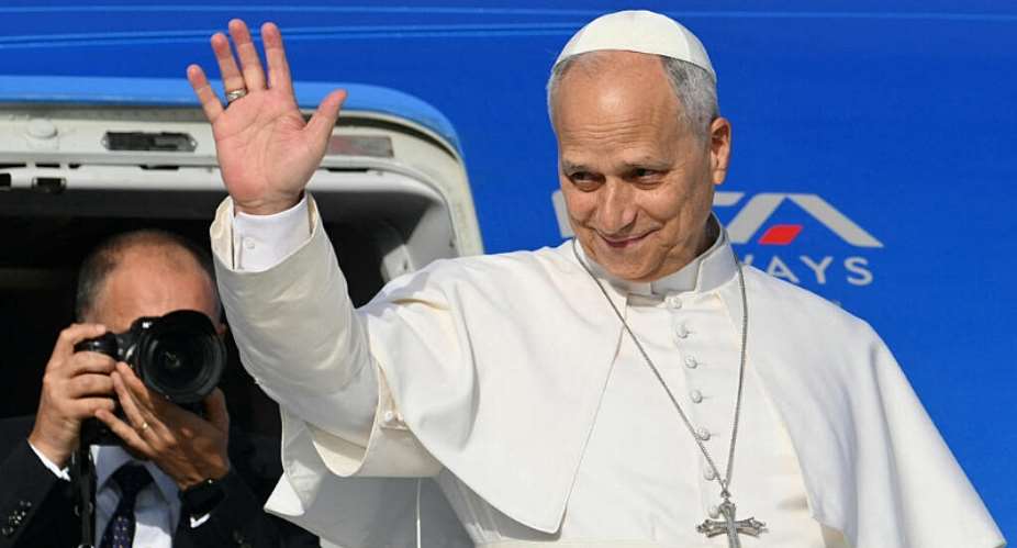Pope Leo XIV salutes as he prepares to board his plane heading to Madrid at Romes Fiumicino airport, on 6 June 2026. Pope Leo XIV is visiting Spain June 6-12 with stops in Madrid, Barcelona, and the Canary Islands, where he will meet with migrants and organisations dedicated to helping them. - AFP - ALBERTO PIZZOLI