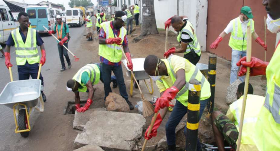 Some ABL employees and Adabraka residents desilting a drain