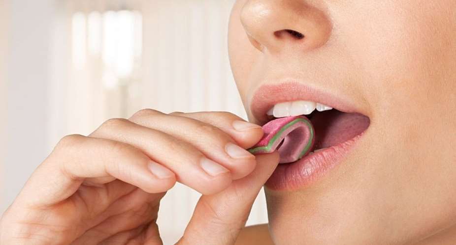 7 Reasons You Should Stop Chewing Gum