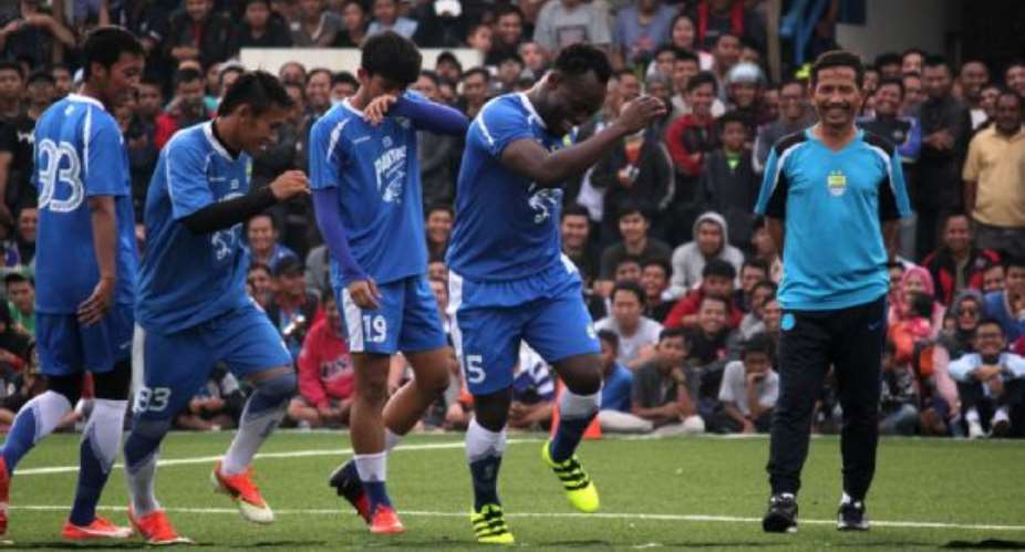 Michael Essien failing to shine for 'troubled' Indonesia side Persib Bandung