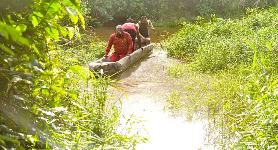 Barbara Oteng-Gyasi Donates Canoe To Kojo Bortey Esuogya Community
