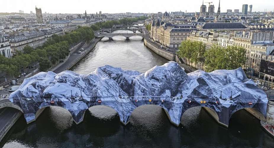 An aerial view of The Pont Neuf cave installation by French photographer and street artist JR on the Pont-Neuf bridge in Paris, on June 1, 2026. -  Damien Meyer, AFP
