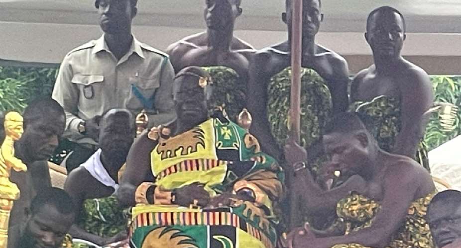 Otumfuo makes historic visit to Ga State; commits GH¢500,000 to education fund