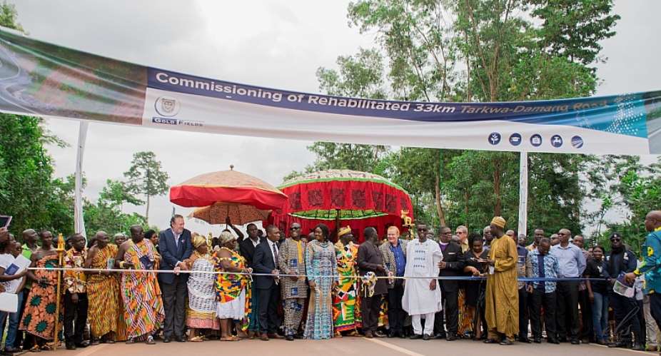 Gov't and GGL officials together with Chiefs cutting the ribbon to commission the 33km road.