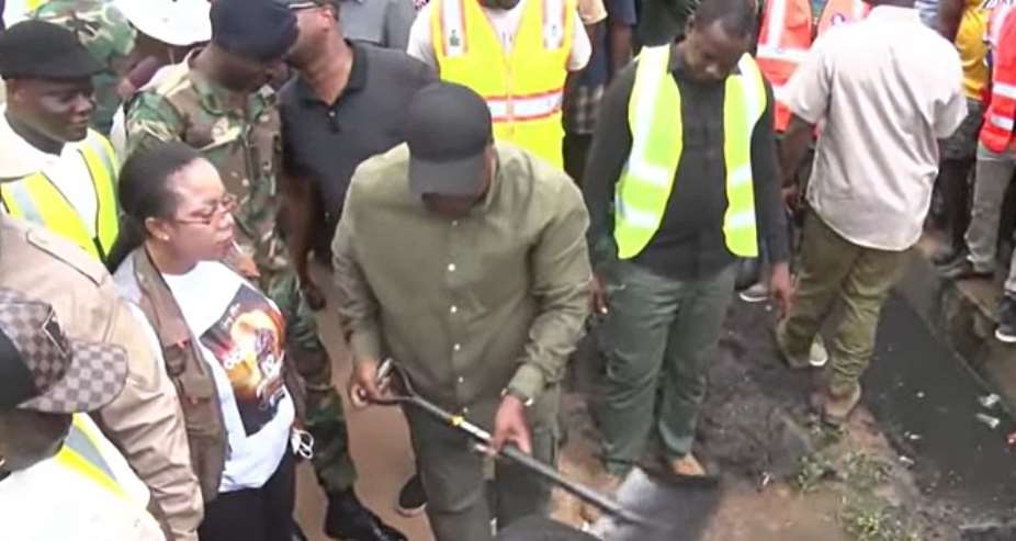 President Mahama joins Tse Addo residents for National Clean-up Exercise