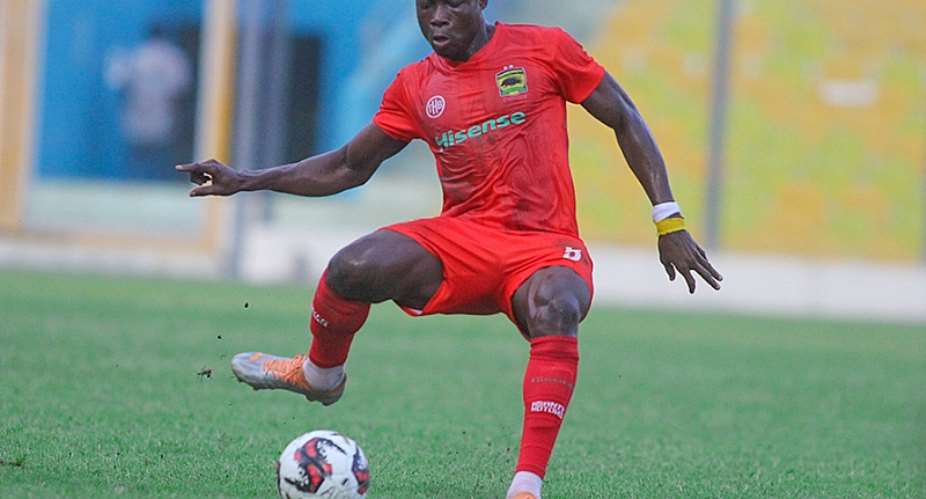 Justice Blay apologizes to former Asante Kotoko teammates of smoking and snatching his girlfriend