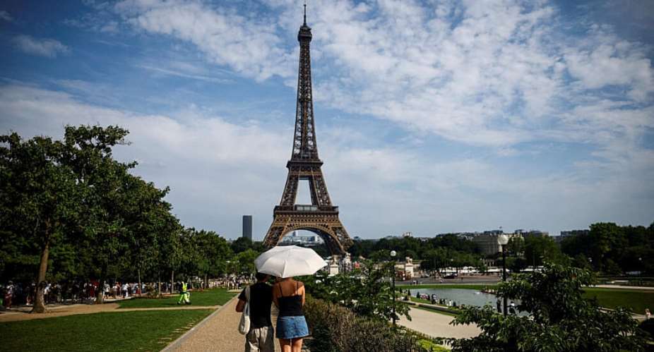 People shelter from the sun in front of the Eiffel Tower in Paris on 20 June 2026, during Frances previous heatwave. -  REUTERS - Sarah Meyssonnier