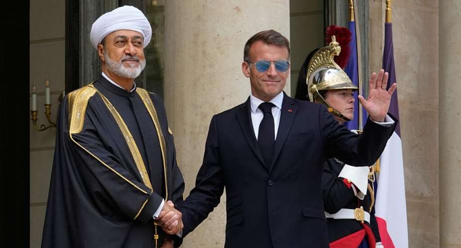 French President Emmanuel Macron greets the Sultan of Oman, Haitham bin Tariq, before a meeting at the Elyse Palace, 29 June. -  AP Photo/Michel Euler