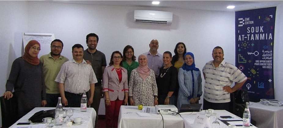 Group photo of Souk At-tanmia's training for public and civil actors, Tunis May 2017