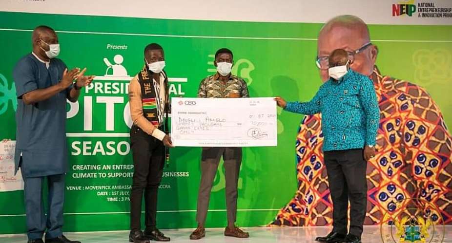 Akufo-Addo Presents GH1m To 20 Young Entrepreneurs