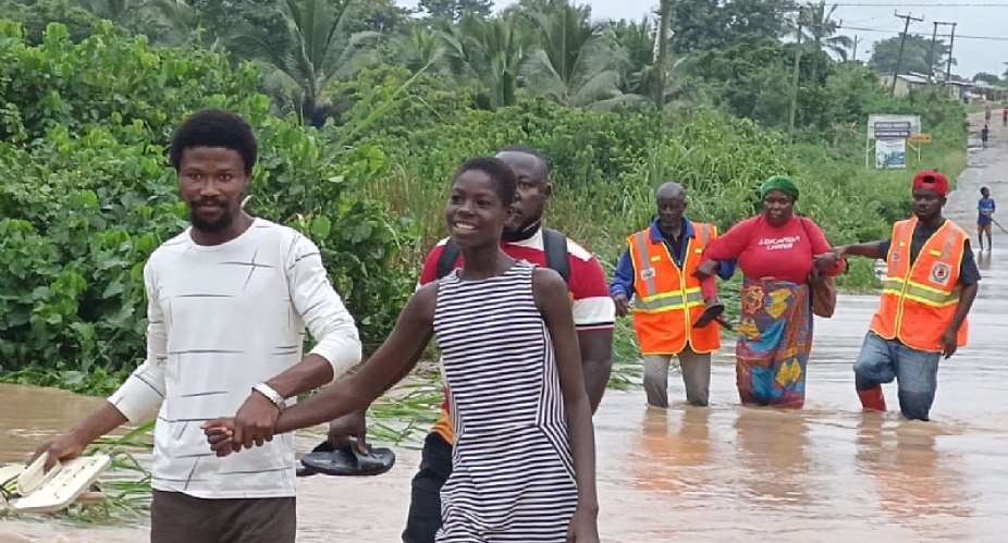 Heavy rainfall washes away culvert on Agona Kwanyarko–Akotsi Road, motorists stranded