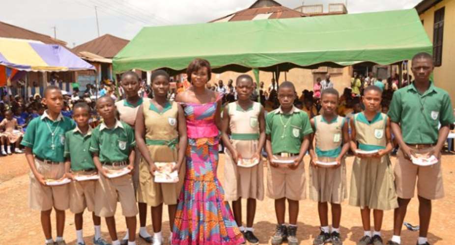 Sasso gives school children in three regions free exercise books, pens