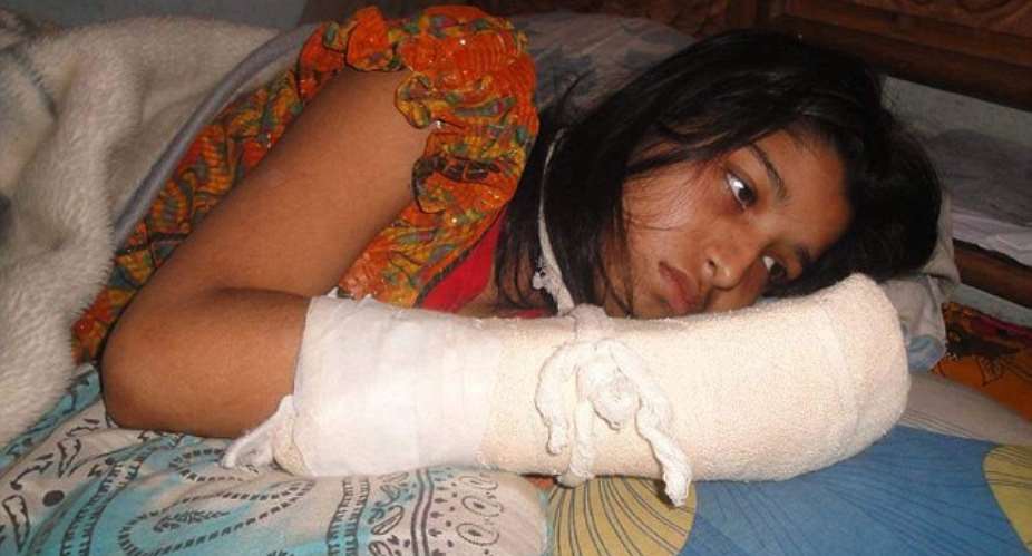 Ive got a surprise for you: Husband blindfolds wife, chops off her fingers