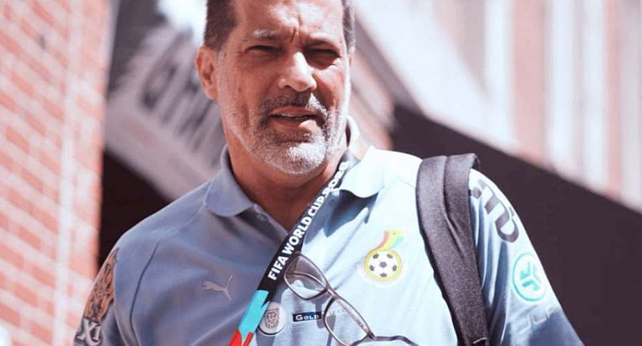 Black Stars assistant coach Roger De Sa