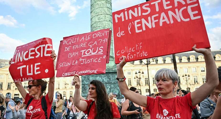 Protestors hold placards reading Incest kills, Who has the right to do that? Well, everyone, according to the law and Ministry of Children during a demonstration outside the French Justice Ministry in Paris, 29 June 2026 -  Julie Sebadelha/AFP