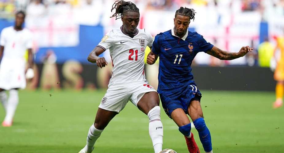 Englands Eberechi Eze (21) and Frances Michael Olise (11) battle for the ball during the World Cup third-place playoff soccer match between France and England in Miami Gardens, Fla., Saturday, July 18, 2026. -  Rebecca Blackwell, AP