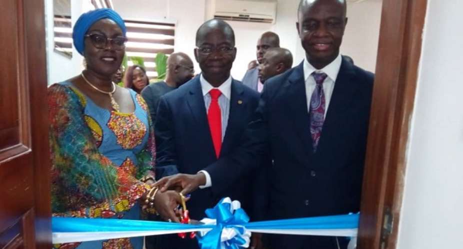 Ursula Owusu-Ekuful assisted by Joe Anokye to cut the tape to symbolize the official opening of the lab