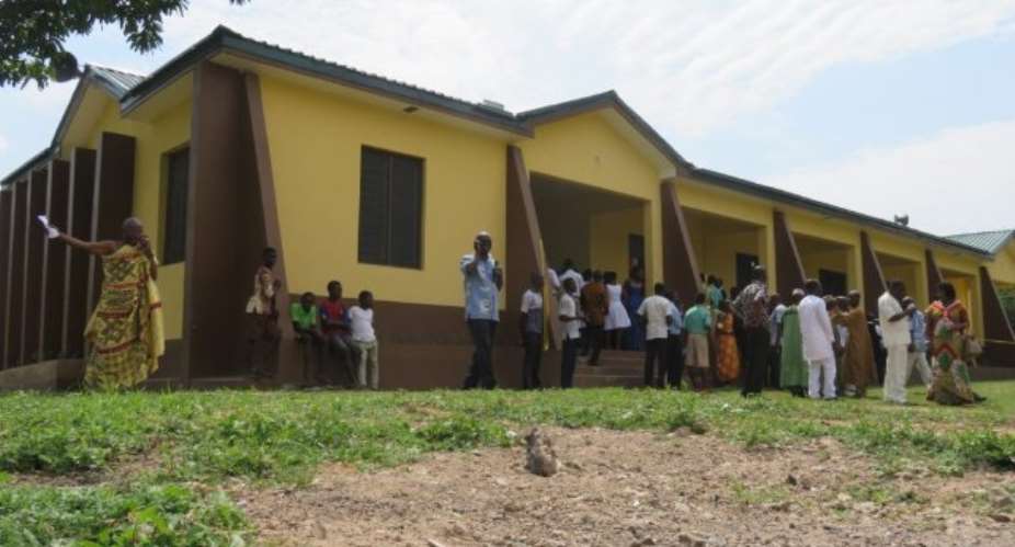 PHOTOS: Krachi SHS old students build library for school