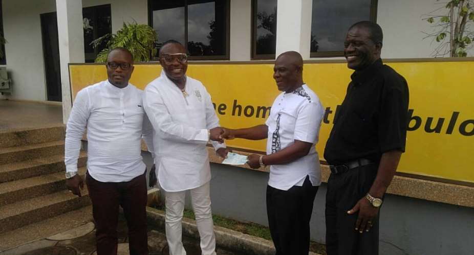Philanthropist Dr Kwaku Frimpong donates to Asante Kotoko accident victims