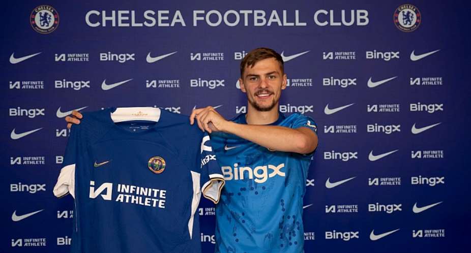 Chelsea sign Kiernan Dewsbury-Hall from Leicester City